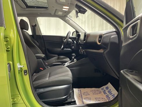 Used 2023 Hyundai Venue SEL image 13