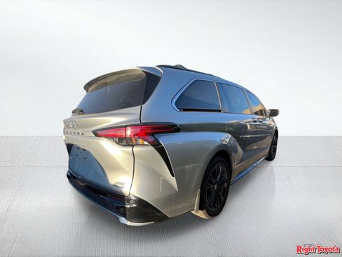 Certified 2022 Toyota Sienna XSE w/ XSE Plus Package FWD image 4