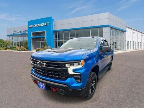 Used 2023 Chevrolet Silverado 1500 LT Trail Boss w/ LPO, Dark Essentials Package AWD/4WD image 2