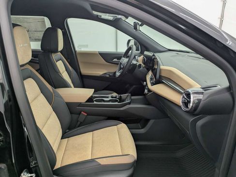 New 2026 Chevrolet Equinox ACTIV w/ Convenience Package III AWD/4WD image 21