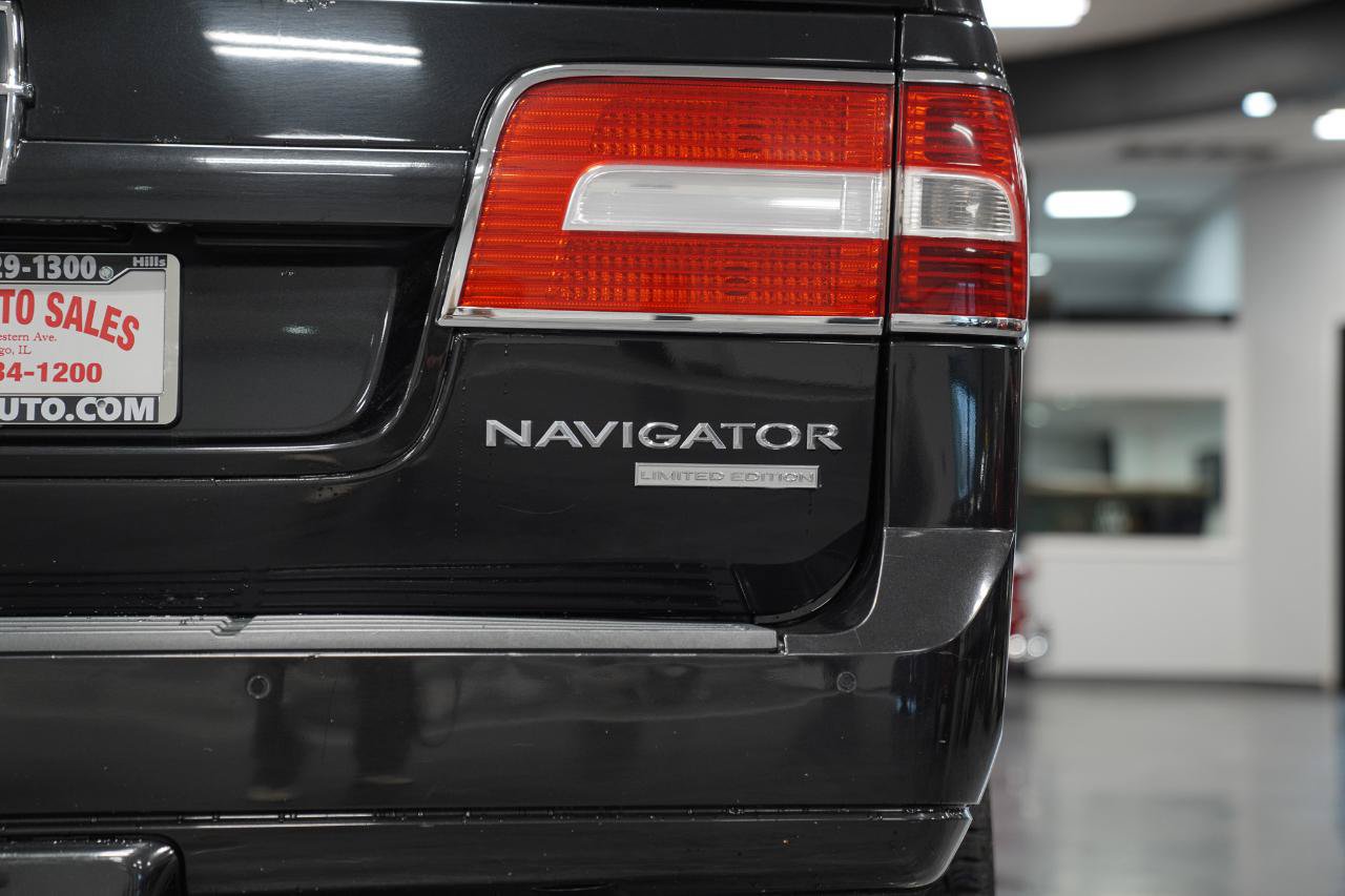 Used 2012 Lincoln Navigator 4WD image 16