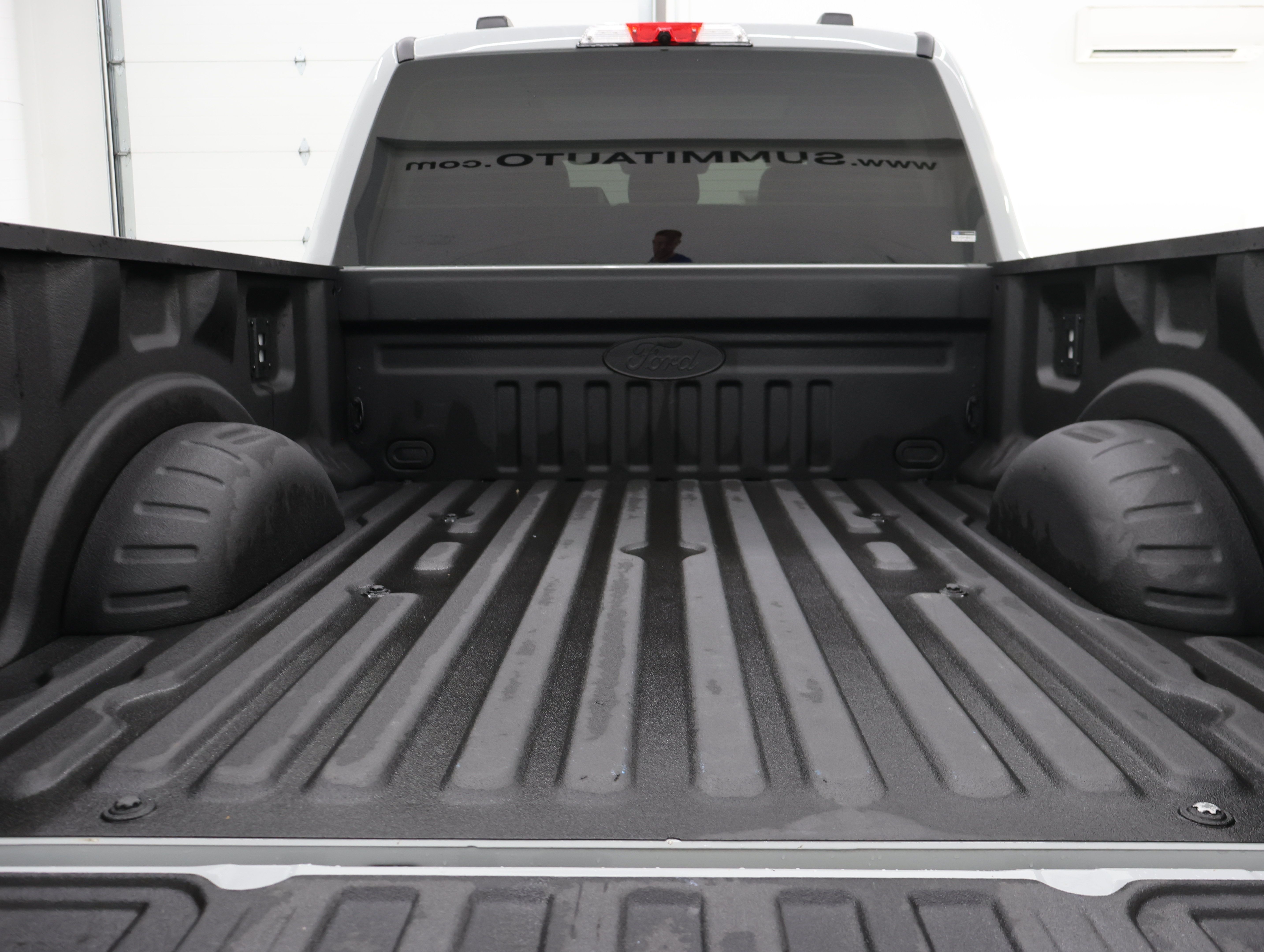 Used 2025 Ford F250 XLT w/ Black Appearance Package AWD/4WD image 32