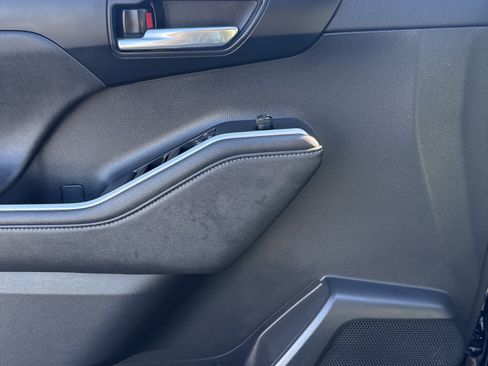 Used 2023 Toyota Highlander XLE image 21