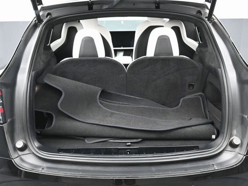 Used 2022 Tesla Model X Plaid image 13