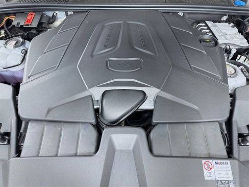 Used 2024 Porsche Cayenne Coupe image 32