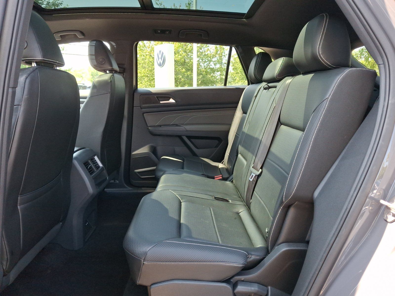 Used 2021 Volkswagen Atlas Cross Sport SE w/ Panoramic Sunroof Package FWD image 11