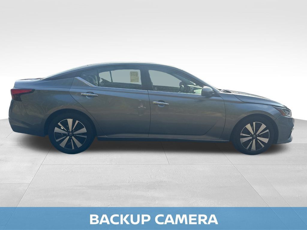 Used 2022 Nissan Altima 2.5 SV FWD image 9