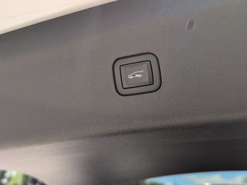 Used 2020 Buick Enclave Avenir w/ Avenir Technology Package AWD/4WD image 14