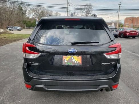 Used 2023 Subaru Forester Premium image 4