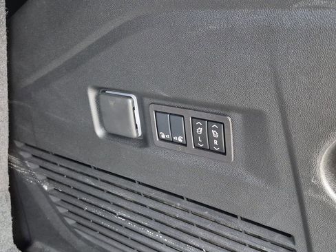 Used 2025 Chevrolet Tahoe High Country w/ Sun And Tow Package image 9