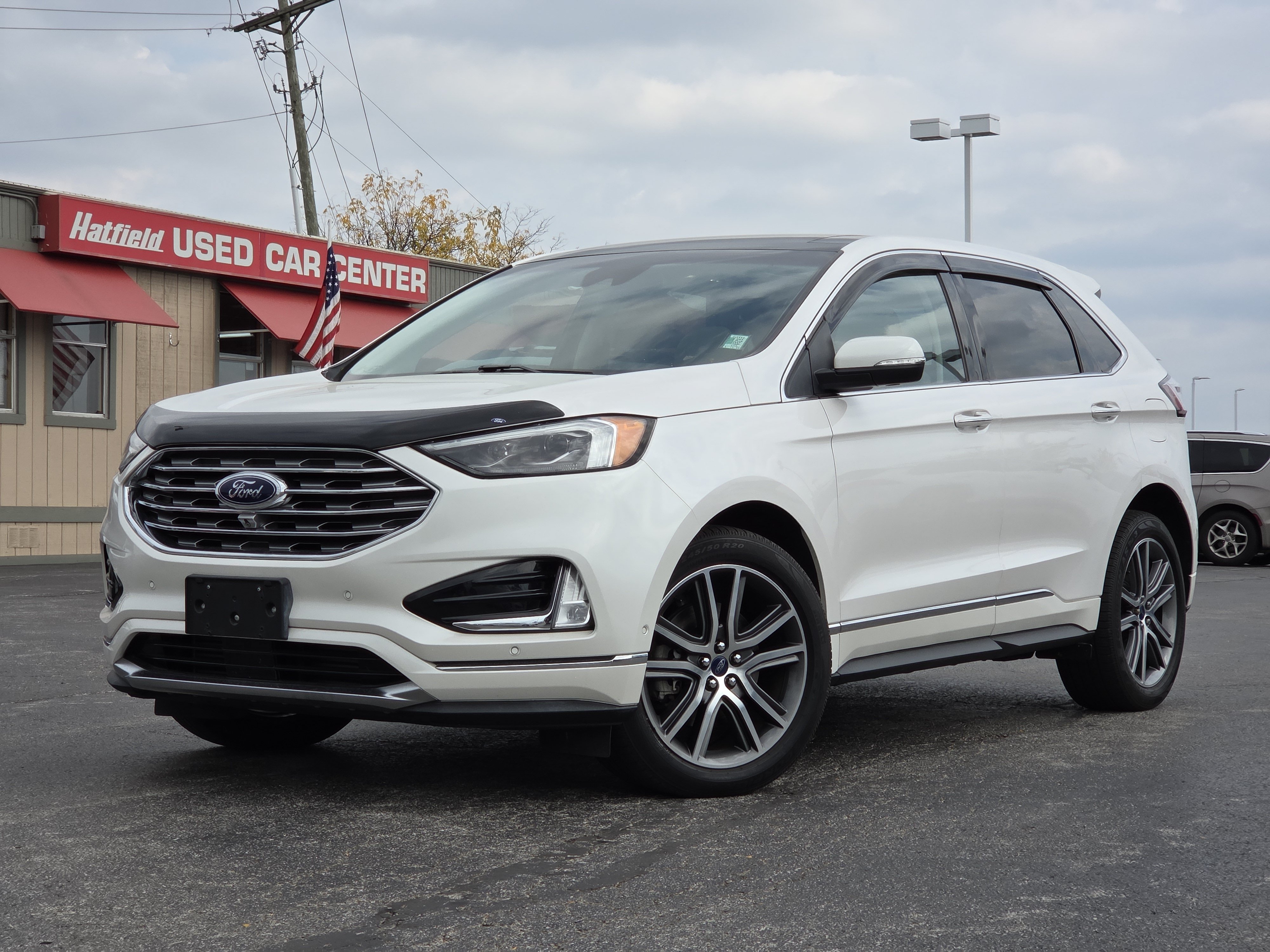Used 2019 Ford Edge Titanium w/ Equipment Group 301A AWD/4WD image 2