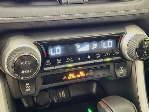 Used 2025 Toyota RAV4 XLE w/ Convenience Package FWD image 26