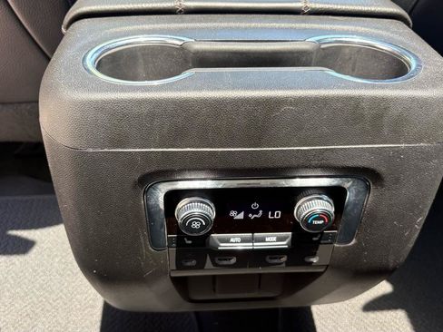 Used 2023 GMC Yukon Denali w/ Advanced Technology Package AWD/4WD image 39