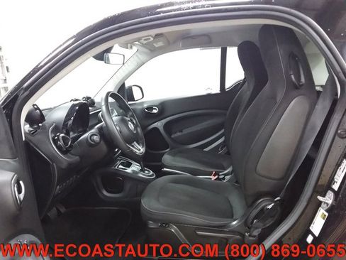 Used 2016 smart fortwo passion image 10
