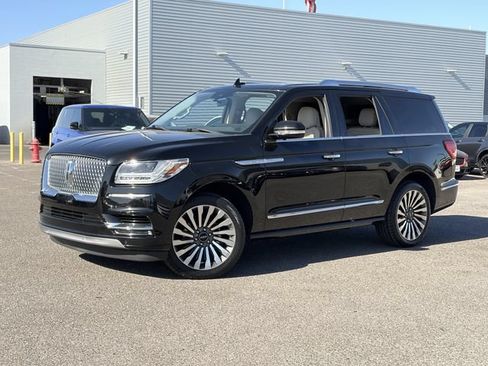 Used 2018 Lincoln Navigator Reserve w/ Technology Package AWD/4WD image 2