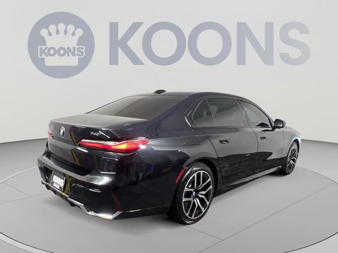Used 2024 BMW 740i xDrive AWD/4WD image 11