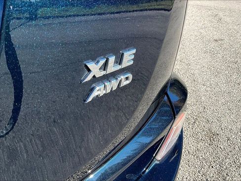 Used 2017 Toyota RAV4 XLE image 9