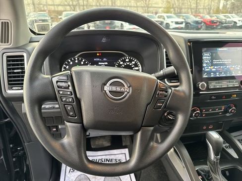 Used 2024 Nissan Frontier SV image 11