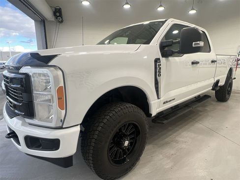 Used 2023 Ford F350 XLT image 4