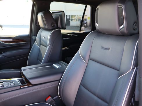 Used 2024 Cadillac Escalade Premium Luxury AWD/4WD image 22
