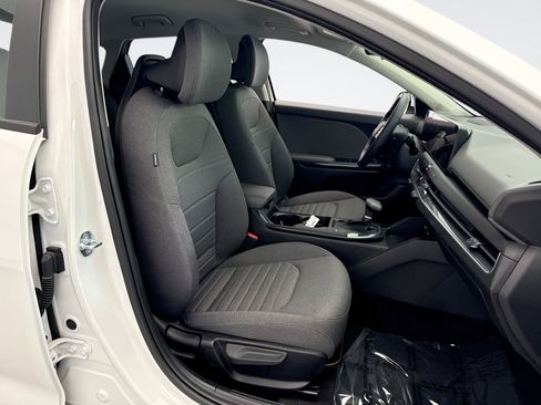 Used 2025 Kia K4 EX FWD image 16