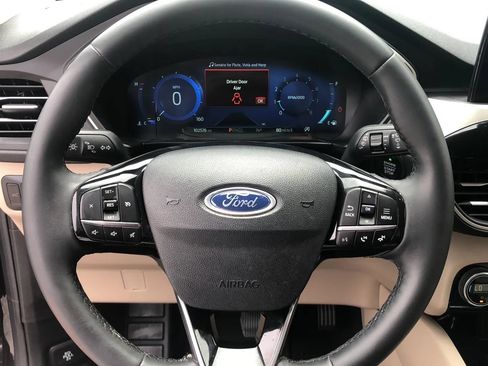 Used 2021 Ford Escape SEL w/ Technology Package FWD image 16