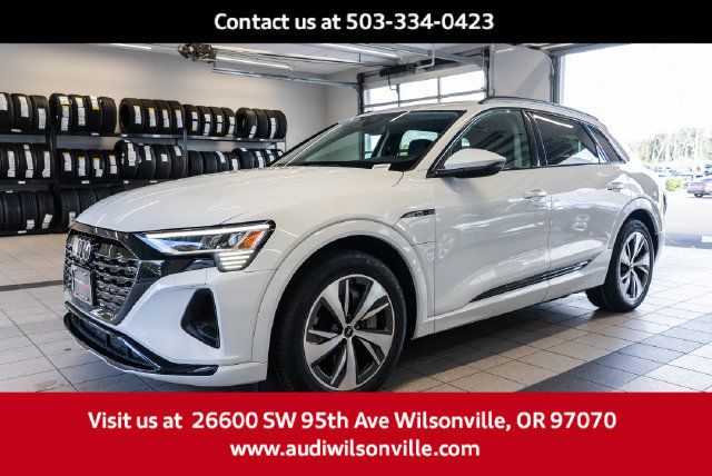 Used 2024 Audi Q8 e-tron Premium AWD/4WD image 3
