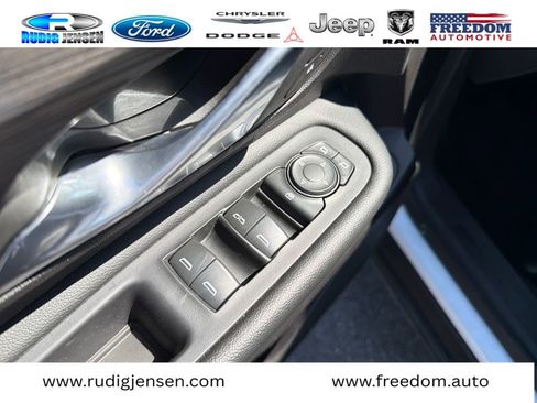 Used 2024 GMC Terrain SLT AWD/4WD image 11