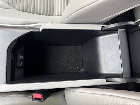 Used 2021 Toyota Camry SE FWD image 31
