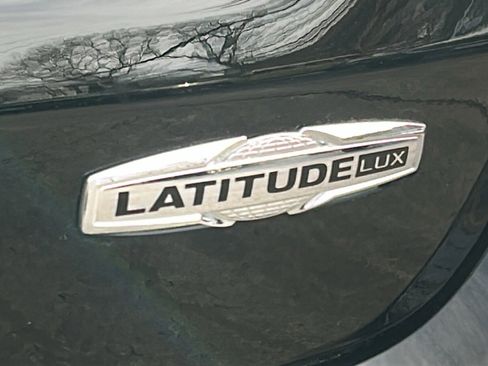 Certified 2022 Jeep Compass Latitude image 9