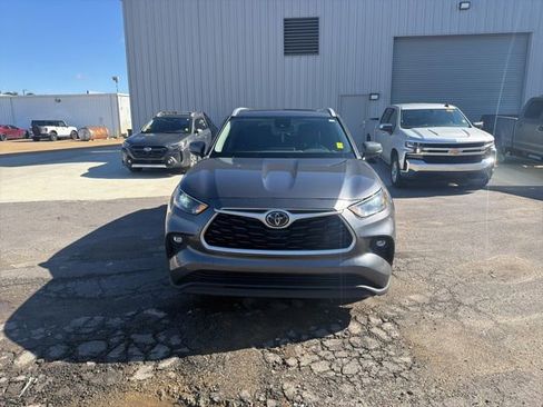 Used 2023 Toyota Highlander L image 3