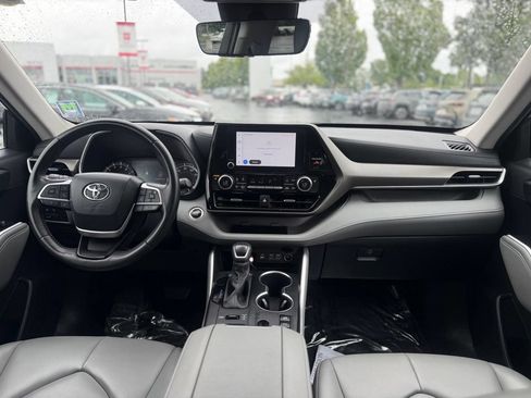 Used 2023 Toyota Highlander XLE AWD/4WD image 20