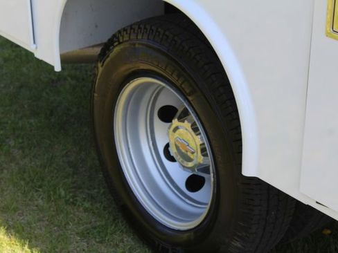 Used 2025 Chevrolet Silverado 3500 W/T image 9