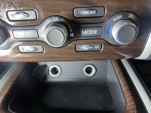 Used 2013 Nissan Pathfinder SL w/ SL Premium Pkg image 16