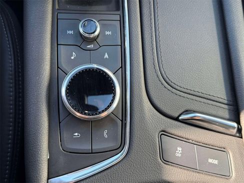 Used 2025 Cadillac XT6 Premium Luxury image 25