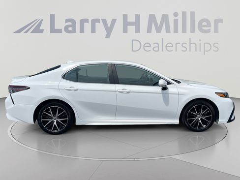 Used 2023 Toyota Camry SE FWD image 6