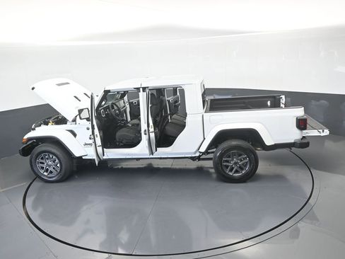 Used 2025 Jeep Gladiator Sport image 59