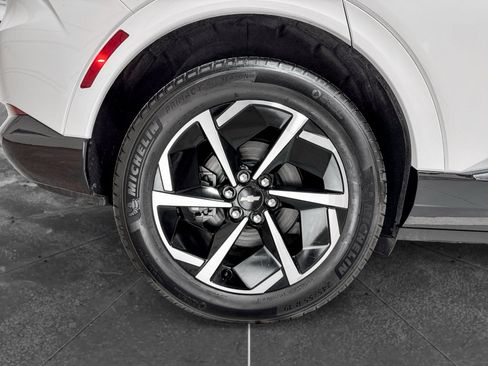 Used 2024 Chevrolet Equinox EV LT image 36