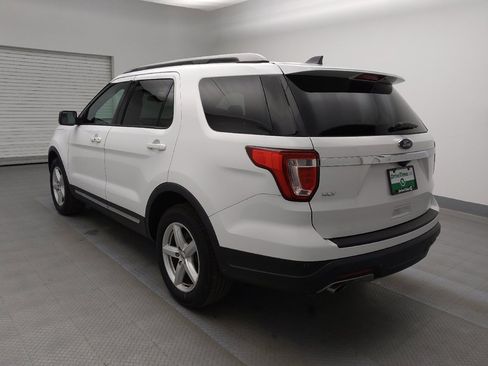 Used 2018 Ford Explorer XLT image 5