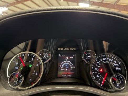 Used 2024 RAM 3500 Big Horn AWD/4WD image 12