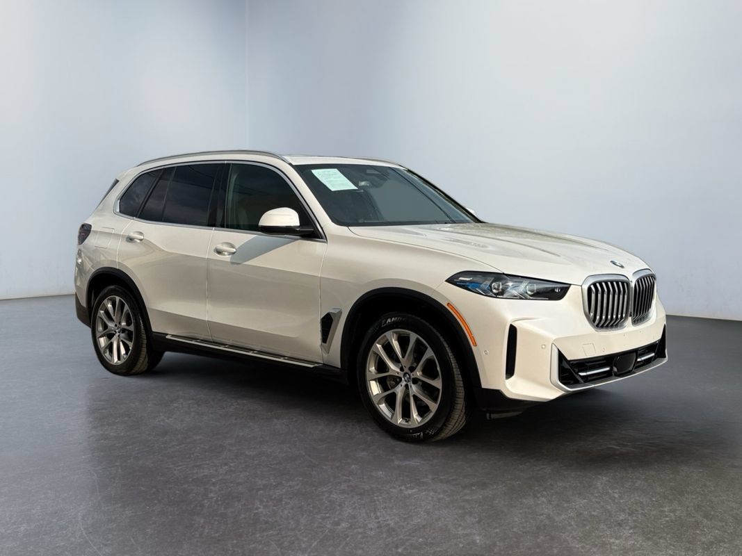 Used 2024 BMW X5 xDrive40i AWD/4WD image 3