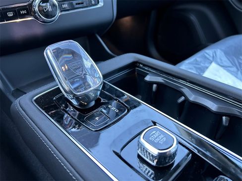 New 2026 Volvo XC90 B5 Core image 19