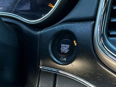 Used 2017 Jeep Grand Cherokee Limited image 38