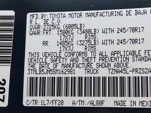 Certified 2025 Toyota Tacoma SR5 AWD/4WD image 28
