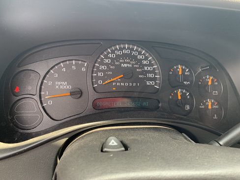 Used 2006 Chevrolet Silverado 1500 LT w/ Light Duty Power Package AWD/4WD image 12