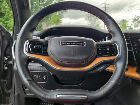 Used 2022 Jeep Grand Wagoneer Series III AWD/4WD image 30