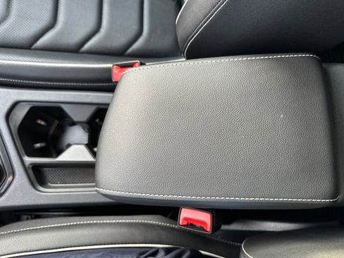 Certified 2024 Volkswagen Tiguan SEL R-Line image 30