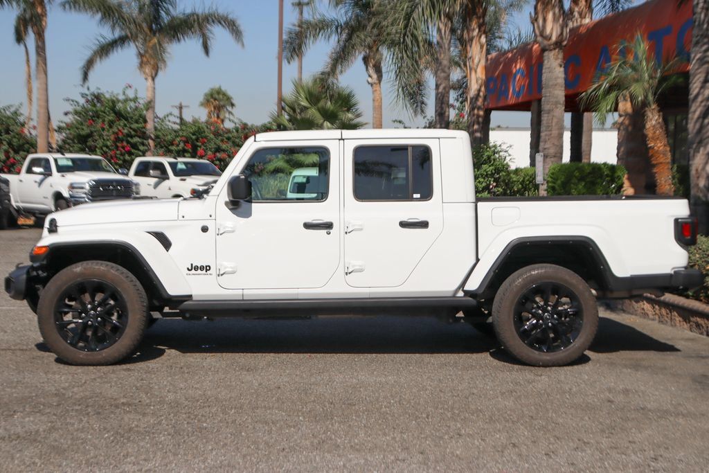 Used 2025 Jeep Gladiator Sport AWD/4WD image 5