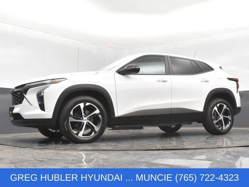 Used 2024 Chevrolet Trax RS FWD image 25