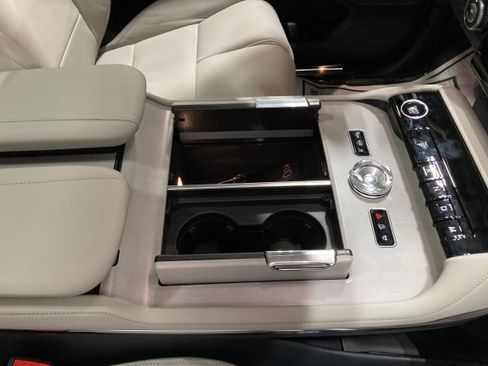 Used 2026 Lincoln Navigator L Reserve AWD/4WD image 5